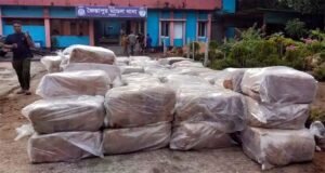 তামাবিল মহাসড়কে বালুর নিচে দেড় কোটি টাকার ভারতীয় শাড়ি জব্দ, আটক ১