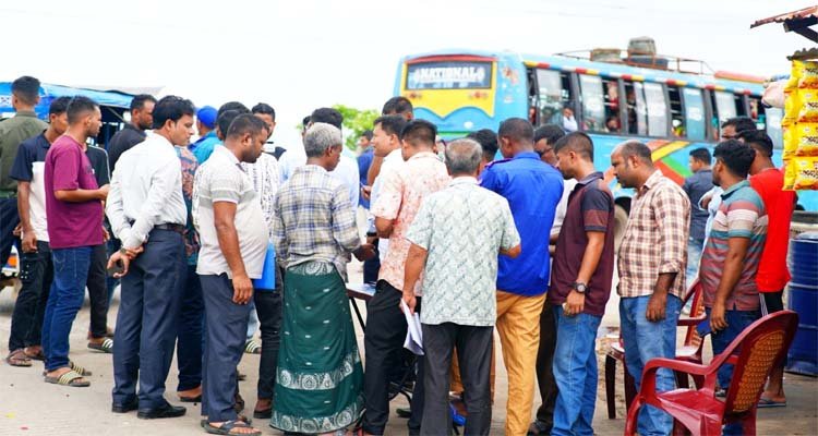 শান্তিগঞ্জে মহাসড়কে টাস্কফোর্সের অভিযান, ১৭ বাসকে জরিমানা