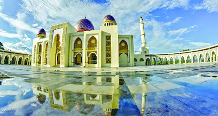 যে ৮ শ্রেণির মানুষকে আল্লাহ ভালোবাসেন