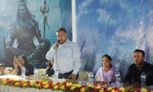 সবাই মিলে মিশে সম্প্রতির বন্ধে থাকবো: বিভাগীয় কমিশনার