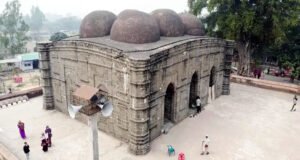কুসুম্বা শাহী মসজিদে পাথরে মোড়ানো সাড়ে চার শতকের ইতিহাস