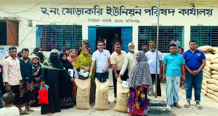 লাখাইয়ে ভি.ডব্লিউ.বি উপকারভোগীদের মাঝে খাদ্যশস্য বিতরণ
