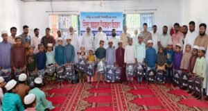 শিক্ষার্থীদের মাঝে শিক্ষা উপকরণ বিতরণ করলো কোম্পানীগঞ্জ প্রেসক্লাব
