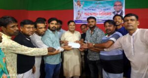 মাধবপুরে ১৬টি পূজামণ্ডপে অনুদান দিলেন মেয়র প্রার্থী সুলেমান মিয়া