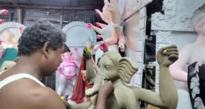 চার ঘণ্টার ঘুম, বাকি সময় প্রতিমার সঙ্গে