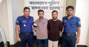 ছাতকে মিছিল করতে জনতার হাতে ছাত্রলীগের দুই সদস্য অবরুদ্ধ করে পুলিশে