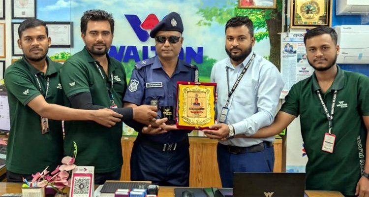 মানবিক কাজে ওয়ালটন প্লাজার সম্মাননা পেলেন এএসআই শাহজালাল