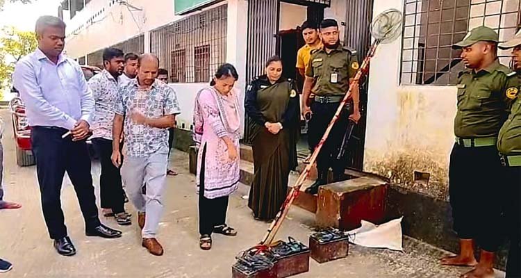 টাঙ্গুয়ার হাওরে ইলেকট্রিক শকে মাছ শিকারের সরঞ্জাম জব্দ