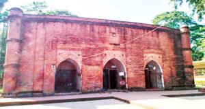 প্রাচীন স্থাপত্যের কালের সাক্ষী ‘আল্লাহর মসজিদ’