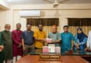 বিশ্ববাংলার ২৩ বছরের প্রকাশনা কেমুসাস লাইব্রেরিতে প্রদান